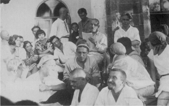 Image - Mykola Kulish reads his play to Berezil actors (Odesa, 1927).